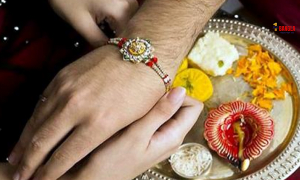 Rakhi Purnima: আজ রাখি পূর্ণিমা, কখন রাখি বাঁধবেন?