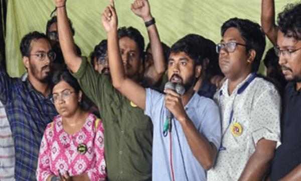 ধর্মতলায় ‘আমরণ’ অনশনে জুনিয়র ডাক্তাররা