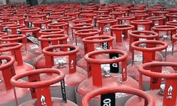 মাসের প্রথম দিনেই দাম বাড়ল LPG সিলিন্ডারের