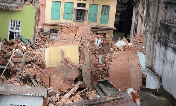 Bowbazar House Collapse | বউবাজারে হুড়মুড়িয়ে ভেঙে পড়ল পুরনো বাড়ির একাংশ