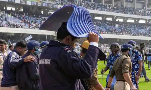 যুবভারতী কাণ্ডে শোকজ ডিজি-সিপি বিধাননগর, সাসপেন্ড ডিসি অনীশ সরকার